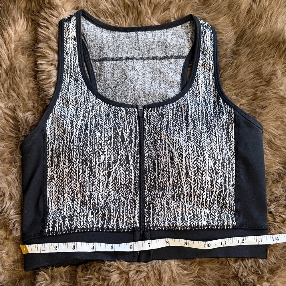 Buff Bunny Black and White Zip-Up Sports Bra Sz Small NWOT